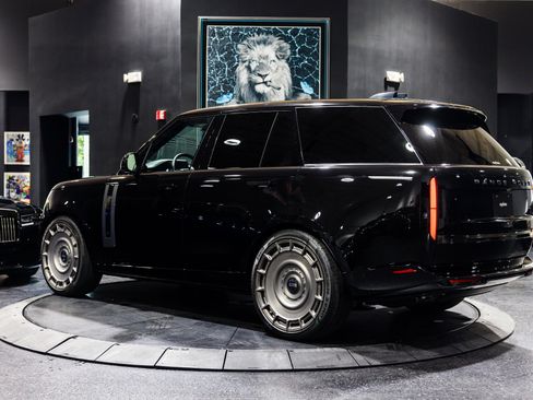 Used 2024 Land Rover Range Rover SV AWD/4WD image 8