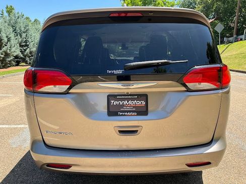 Used 2017 Chrysler Pacifica Touring FWD image 47