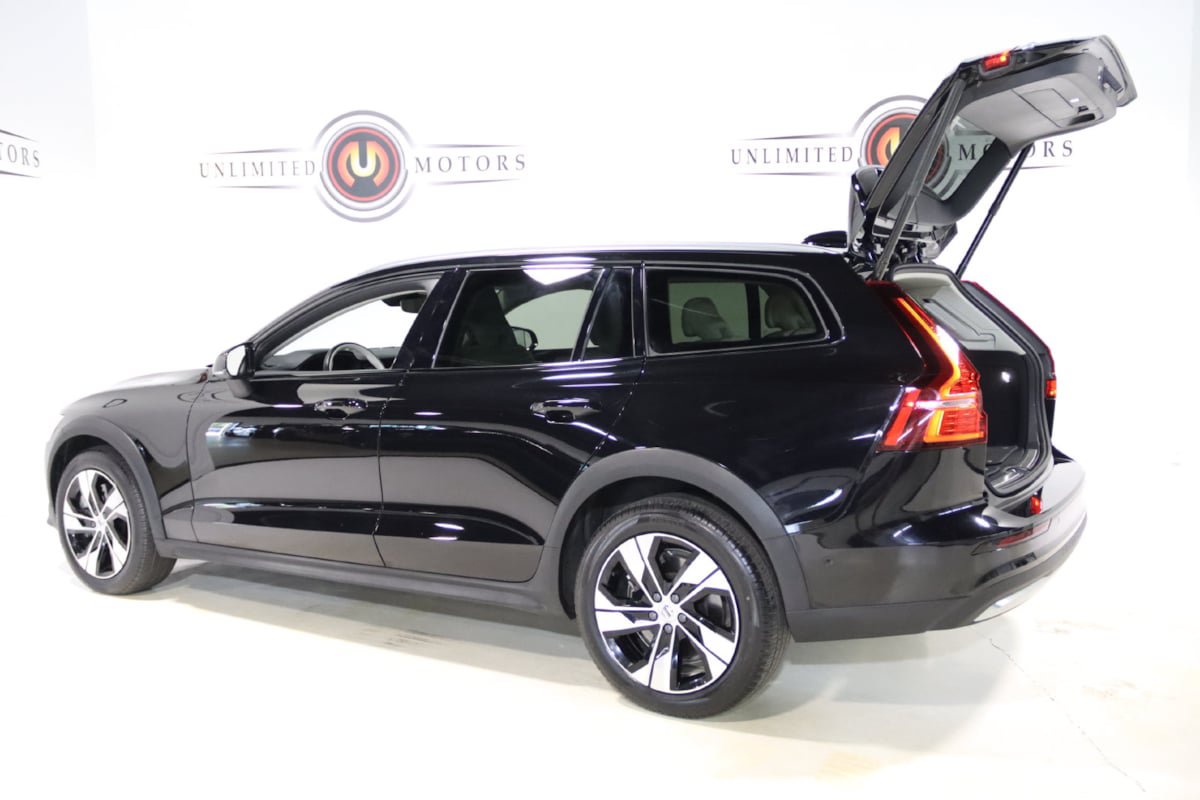 Used 2026 Volvo V60 B5 Cross Country Plus AWD/4WD image 28