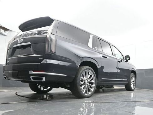 New 2026 Cadillac Escalade ESV Luxury w/ LPO, Radiant Package AWD/4WD image 40