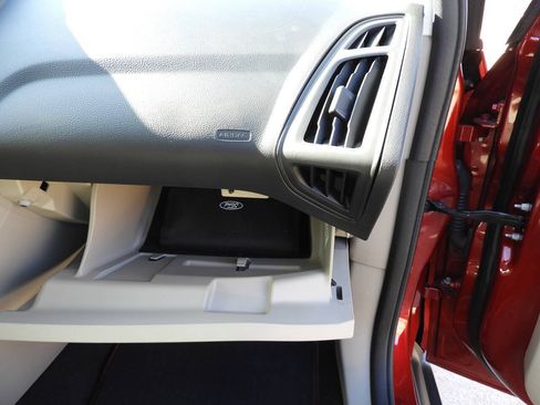 Used 2016 Ford Focus SE FWD image 34