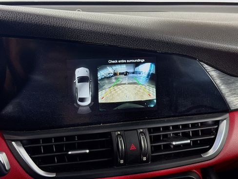 Used 2019 Alfa Romeo Giulia w/ Quick Order Package 22K Sport image 19