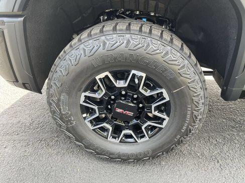 New 2026 GMC Sierra 2500 AT4X w/ LPO, Black Badging Package AWD/4WD image 34