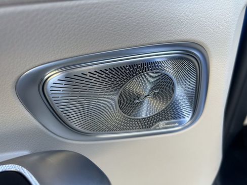 Used 2024 Mercedes-Benz GLC 300 4MATIC image 15