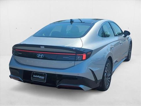 New 2025 Hyundai Sonata Limited FWD image 2
