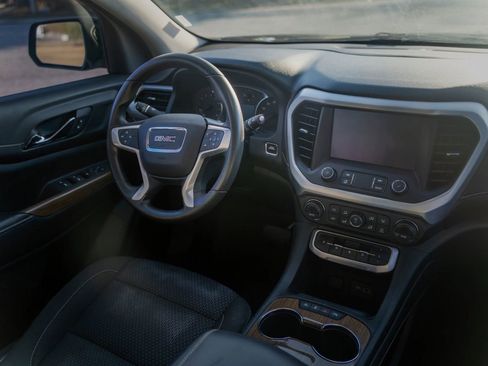 Used 2021 GMC Acadia SLE image 10