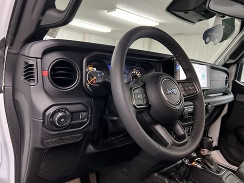 Used 2026 Jeep Wrangler Unlimited Rubicon AWD/4WD image 10