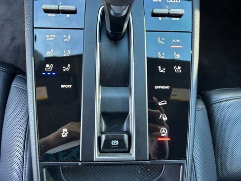 Used 2023 Porsche Macan image 23