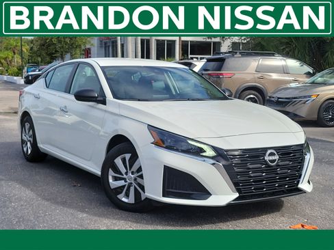 Certified 2025 Nissan Altima 2.5 S FWD image 1