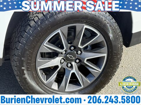 Used 2022 Chevrolet Suburban Z71 w/ Luxury Package AWD/4WD image 30