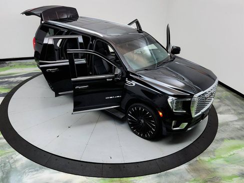 Used 2022 GMC Yukon Denali w/ Denali Premium Package AWD/4WD image 37