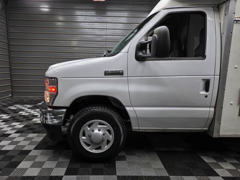 Used 2022 Ford E-350 and Econoline 350 Super Duty w/ Power Windows & Locks Group RWD image 32