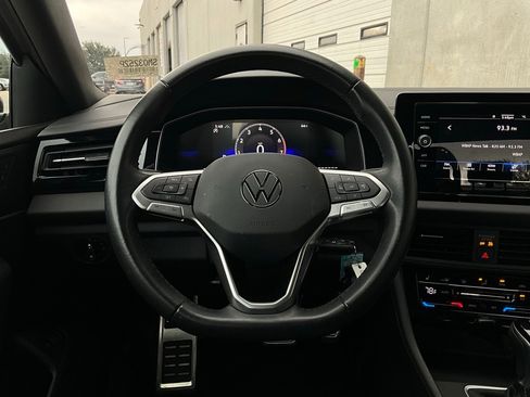 Used 2025 Volkswagen Jetta Sport image 29