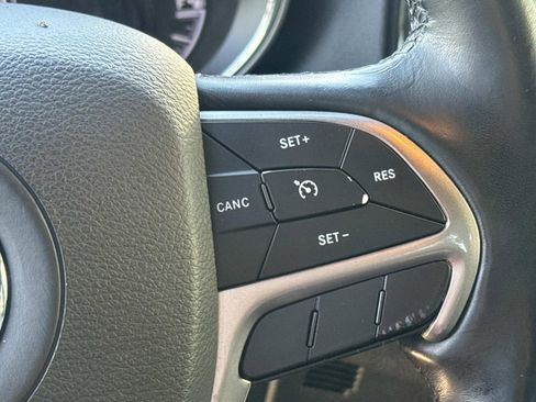 Used 2021 Jeep Grand Cherokee Limited w/ Luxury Group II image 24