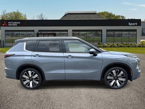 New 2025 Mitsubishi Outlander SEL image 3