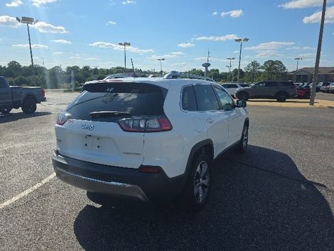 Used 2019 Jeep Cherokee Limited FWD image 3