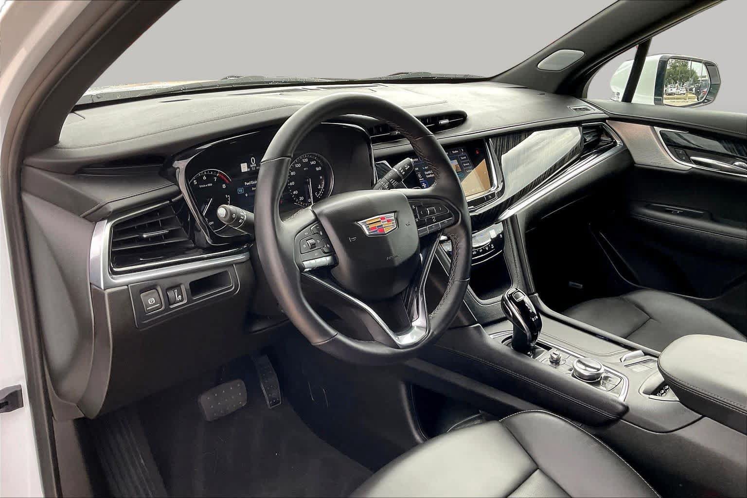 Used 2025 Cadillac XT6 Premium Luxury FWD image 18