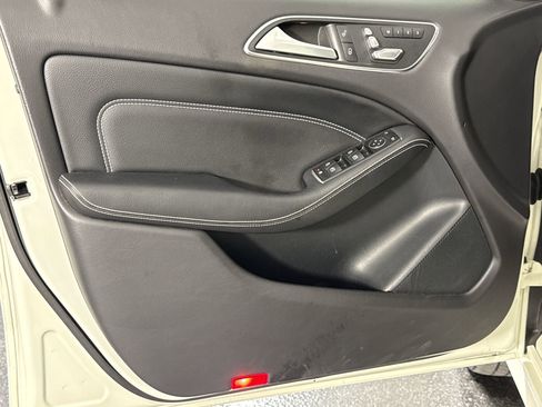 Used 2017 Mercedes-Benz B 250e image 33
