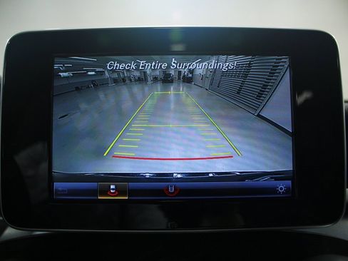 Used 2018 Mercedes-Benz GLC 300 4MATIC image 10