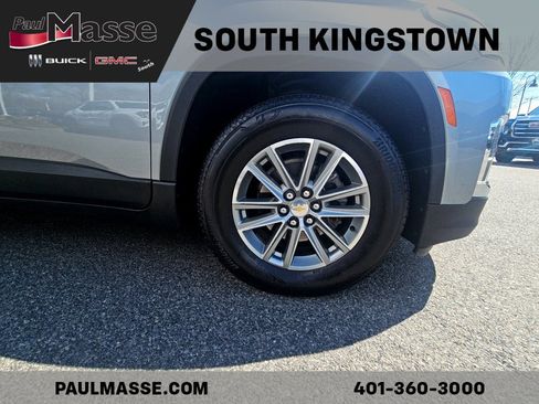 Used 2023 Chevrolet Traverse LT w/ Rear Camera Mirror Package image 10