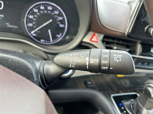 Used 2021 Toyota Sienna Platinum FWD image 22