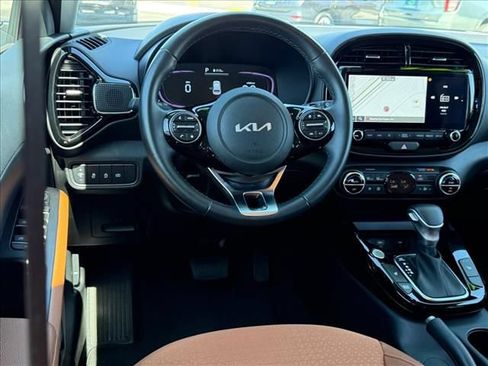 Used 2025 Kia Soul EX FWD image 9