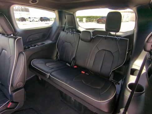 New 2026 Chrysler Pacifica Limited w/ S Appearance Package FWD image 16