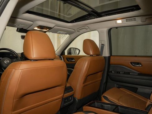 Certified 2023 Nissan Pathfinder Platinum image 10