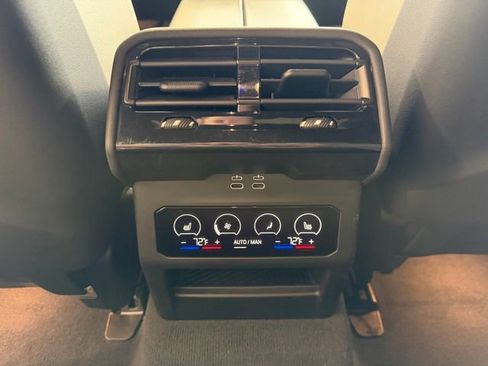 Used 2025 BMW M5 w/ Carbon Package image 21