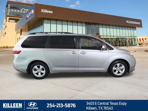 Used 2017 Toyota Sienna LE FWD image 9