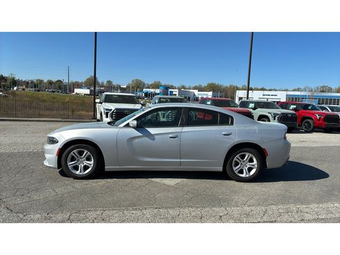Used 2022 Dodge Charger SXT image 4