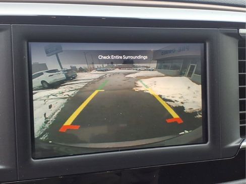 Used 2023 Chrysler Voyager LX image 18