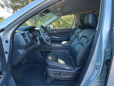 Certified 2024 Nissan Pathfinder SL image 11