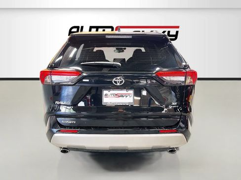 Used 2025 Toyota RAV4 SE w/ Convenience Package AWD/4WD image 6