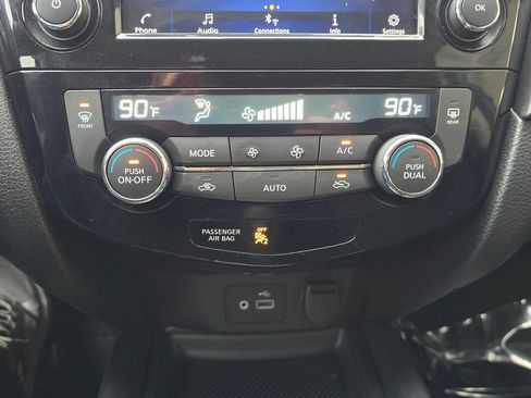 Used 2020 Nissan Rogue SV image 26