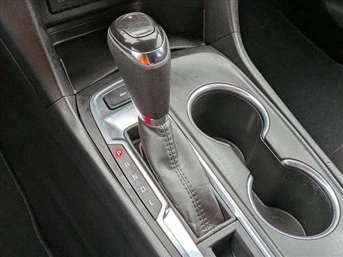 Used 2021 Chevrolet Equinox LT image 18