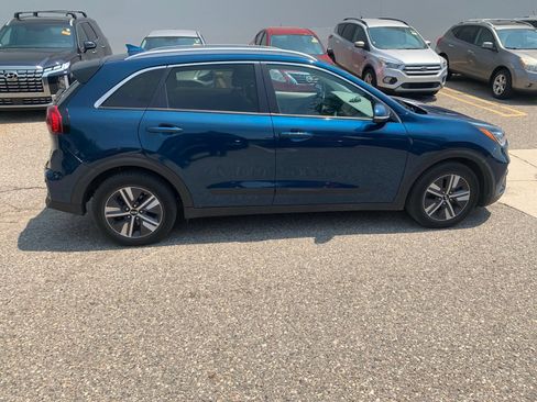 Used 2020 Kia Niro EX Premium FWD image 3