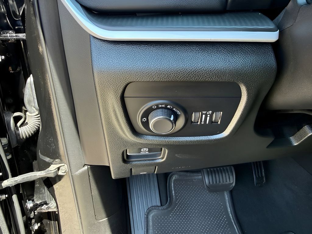 Used 2024 Jeep Grand Cherokee L Laredo AWD/4WD image 20
