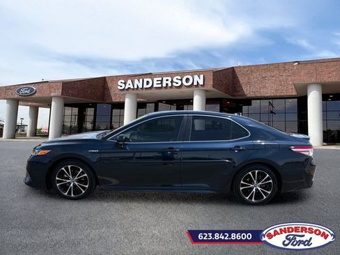 Used 2020 Toyota Camry SE w/ Sunroof Package FWD image 6