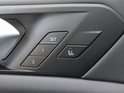 Used 2026 BMW X5 M60i image 16