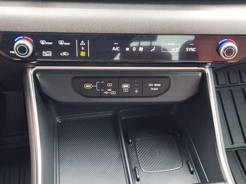 New 2026 Kia Carnival EX FWD image 16
