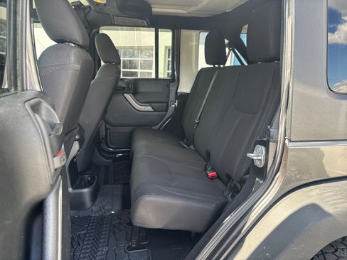Used 2018 Jeep Wrangler Unlimited Sport S image 30