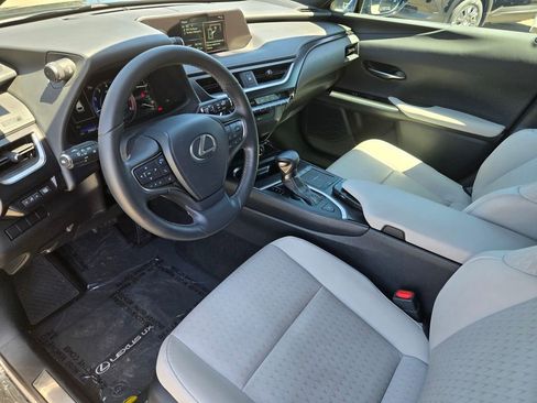 Used 2022 Lexus UX 200 w/ Accessory Package (Z2) FWD image 10