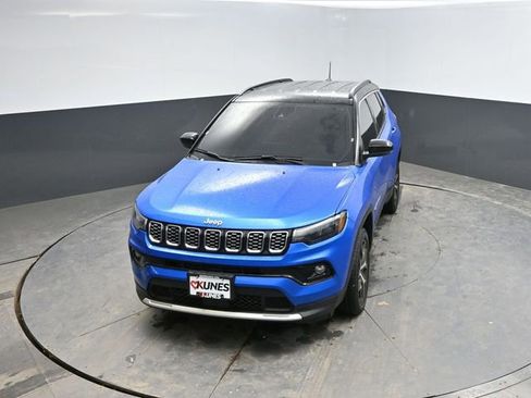 Used 2025 Jeep Compass Limited image 39