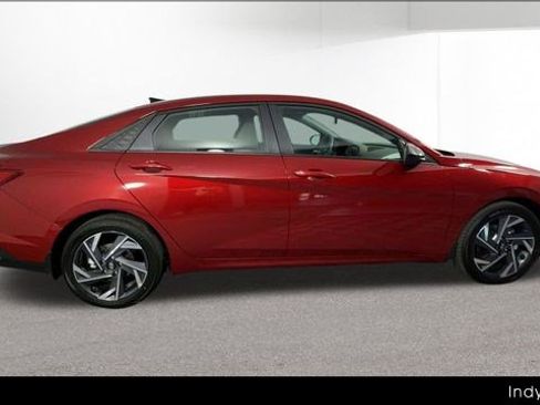 Certified 2025 Hyundai Elantra Sport FWD image 11