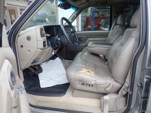 Used 1999 Chevrolet Tahoe Z71 w/ Preferred Equipment Group image 8
