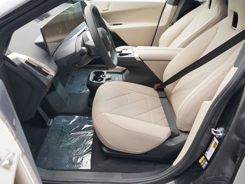 New 2026 BMW iX xDrive45 image 9