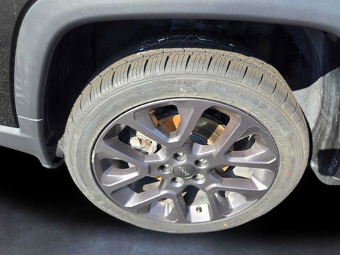 Used 2021 Jeep Compass Latitude w/ Sun and Sound Group AWD/4WD image 9
