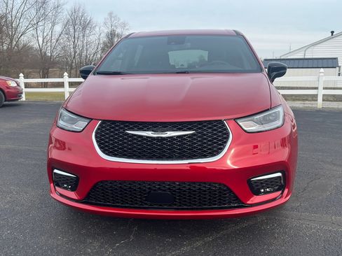 New 2026 Chrysler Pacifica Select image 4