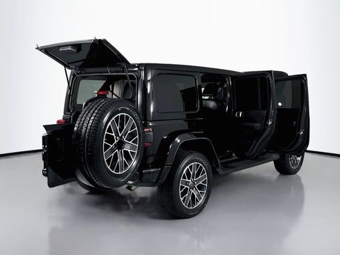 Used 2023 Jeep Wrangler Unlimited Sahara AWD/4WD image 21